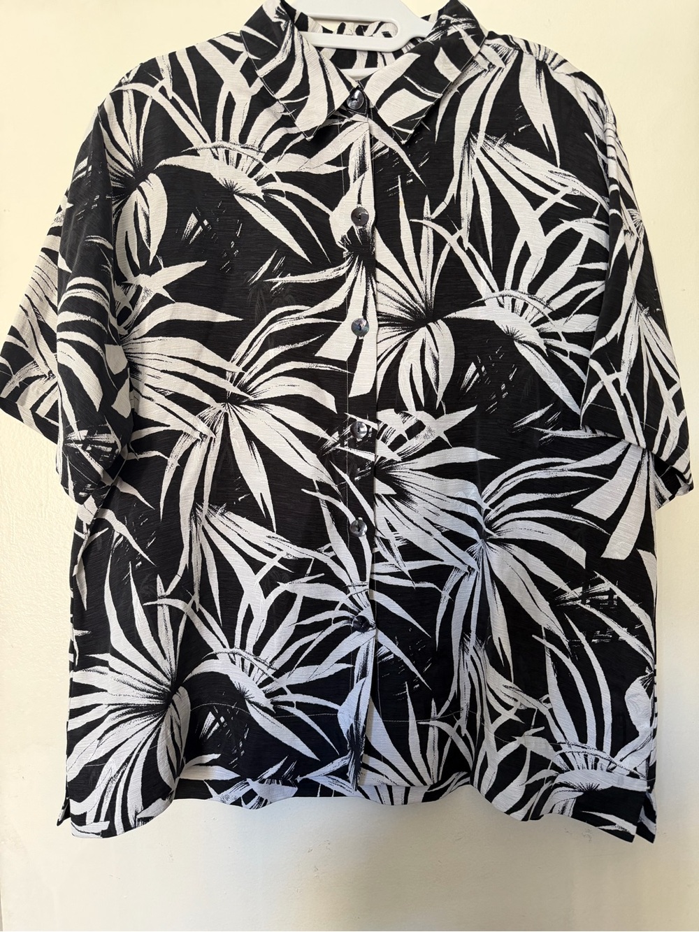 Chico’s Design Black White Tropical Leaf Silk Linen Button Up Blouse XL